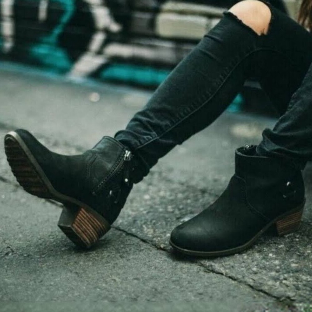 Teva Black Leather Ankle Boots